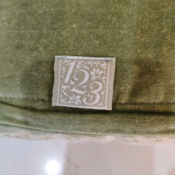 123 Creations Vintage Floral Needlepoint Lumbar Pillow Velvet - Picture 5 of 8